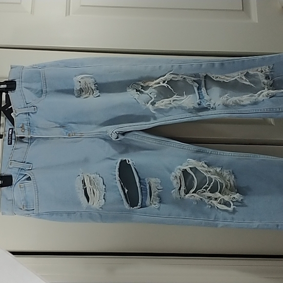 Fashion Nova "Leave You In The Dust Boyfriend Jeans" Light BlueWash Distressed 9 - Picture 6 of 8